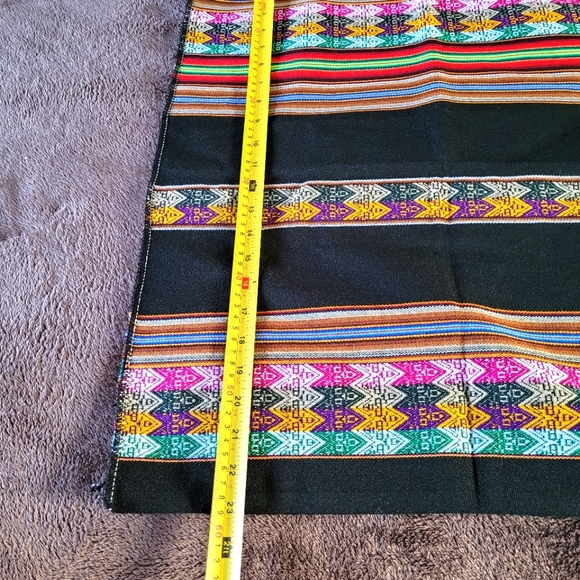 Vintage Peruvian table cloth/furniture cloth - Picture 5 of 7